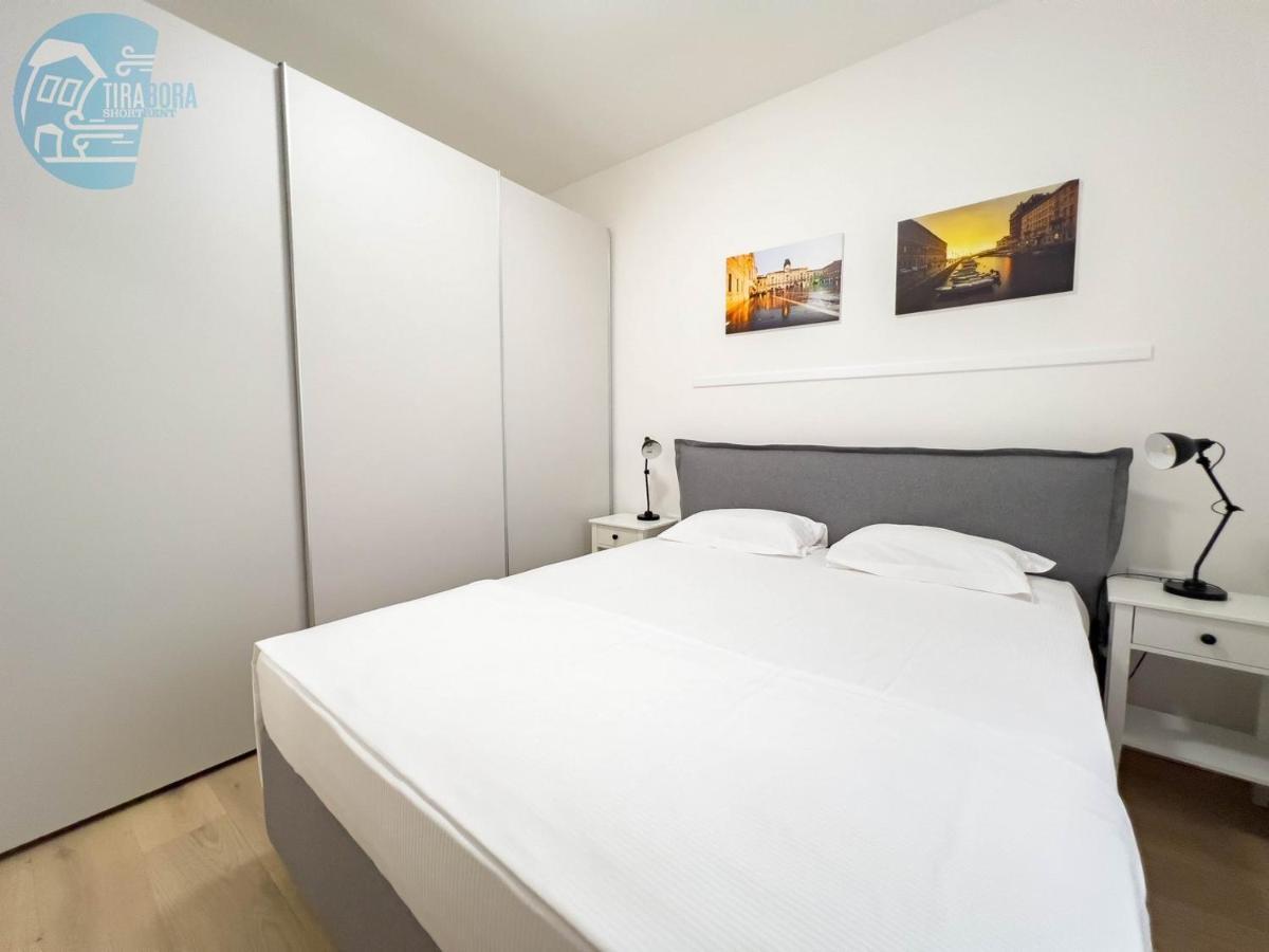 Piazza Della Borsa 3C Tirabora Short Rent Apartment Триест Екстериор снимка