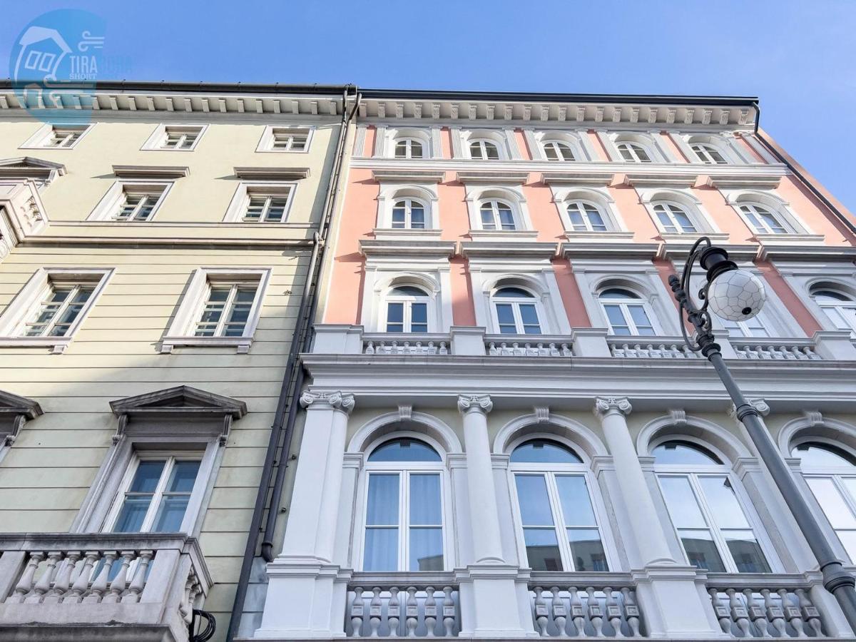 Piazza Della Borsa 3C Tirabora Short Rent Apartment Триест Екстериор снимка