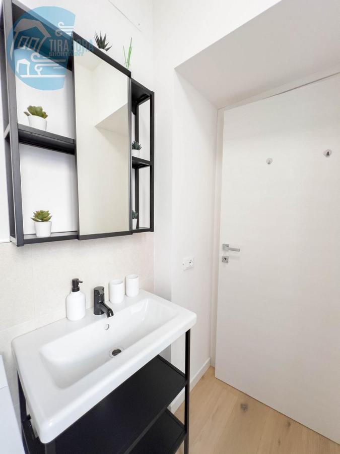 Piazza Della Borsa 3C Tirabora Short Rent Apartment Триест Екстериор снимка